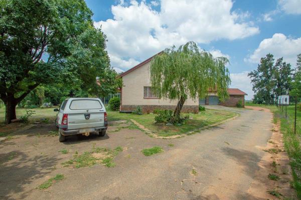 Farm for Sale in Muldersdrift/Rietfontein - Your Rural Retreat Awaits!
Discover the charm and possibilities of this expansive farm ...