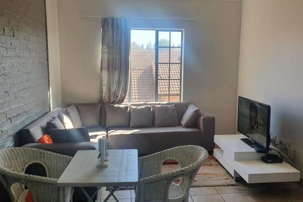 Close to amenities in Centurion - Amberfield. Two bedroom flat with two bathrooms of which one is en-suite. The other bathroom has a ...