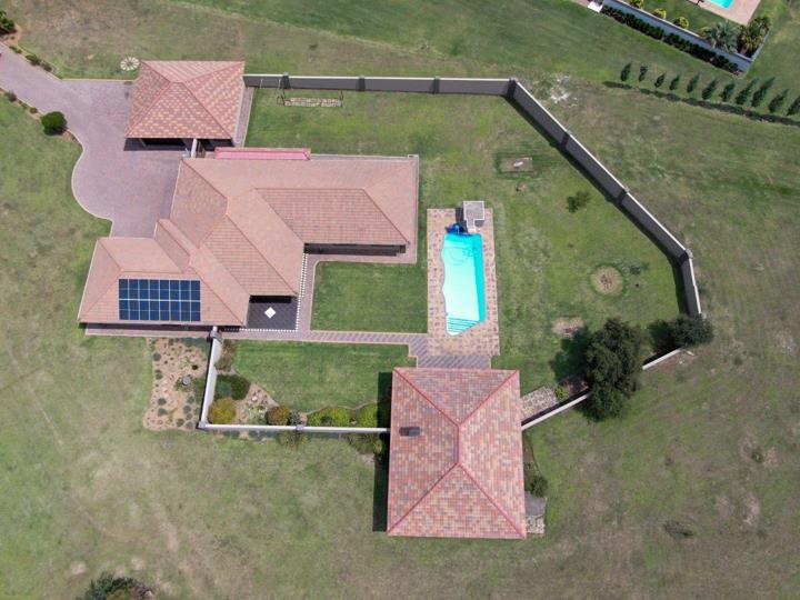 4 Bedroom House for sale in Three Rivers East - P24-113949299