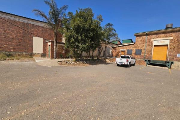 This neat mini industrial unit measures 450sqm comprising of a warehouse as well as ...