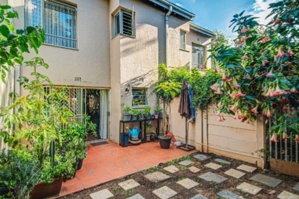 This neat 2 bedrooms 1 bathroom duplex townhouse is a perfect starter home for a young ...