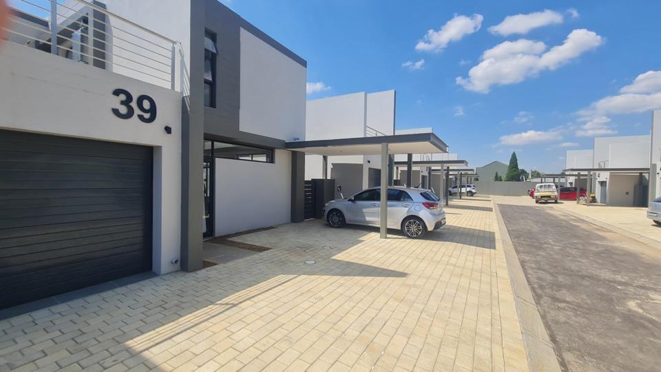 3 Bedroom House for sale in Rynfield - P24-113954041
