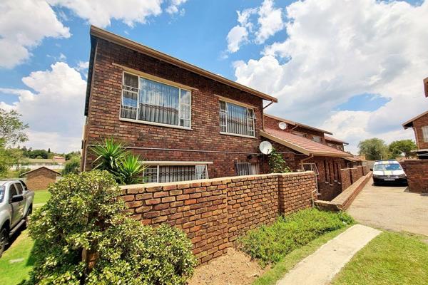 Step into luxury with this spacious three-bedroom duplex townhouse. Revel in the modern kitchen and indulge in the expansive bathrooms ...