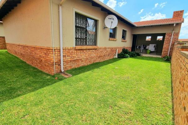 This luxurious, inviting and contemporary simplex home is located in Noordwyk, Midrand ...