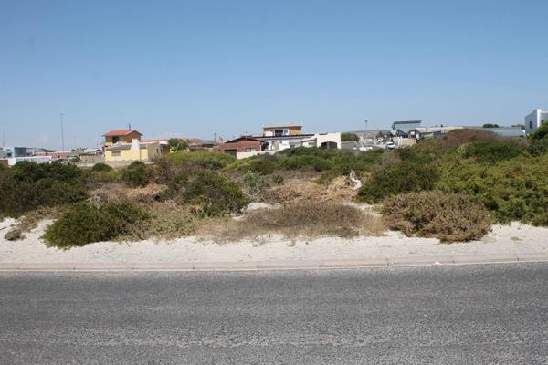 Situated in Langebaan&#39;s iconic Middedorp this double plot is perfect for a large ...