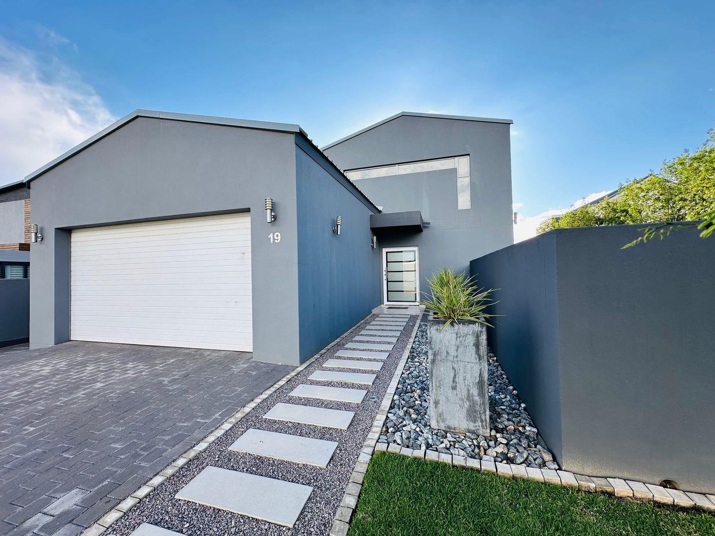 3 Bedroom House for sale in Midstream Meadows P24113957511