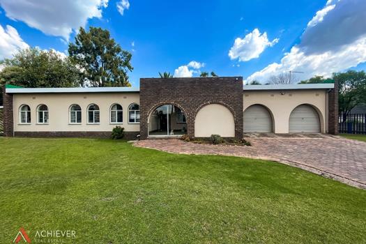 4 Bedroom House for sale in Freeway Park