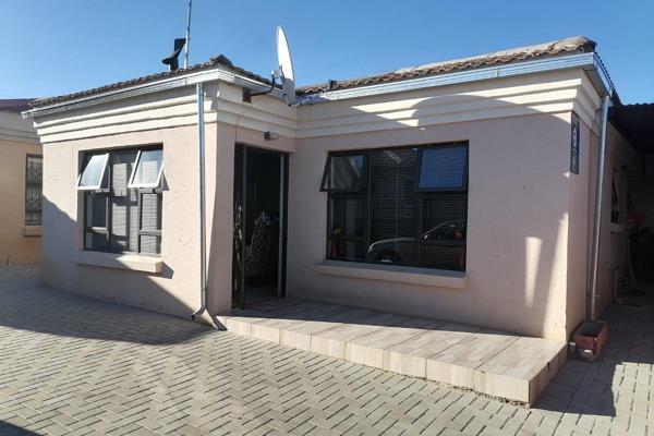 Another Dual Mandate !!! Beautiful 3 Bedroom Duet for Sale in Vista Park, Bloemfontein. 2 Houses on one stand.

This family home Offers ...