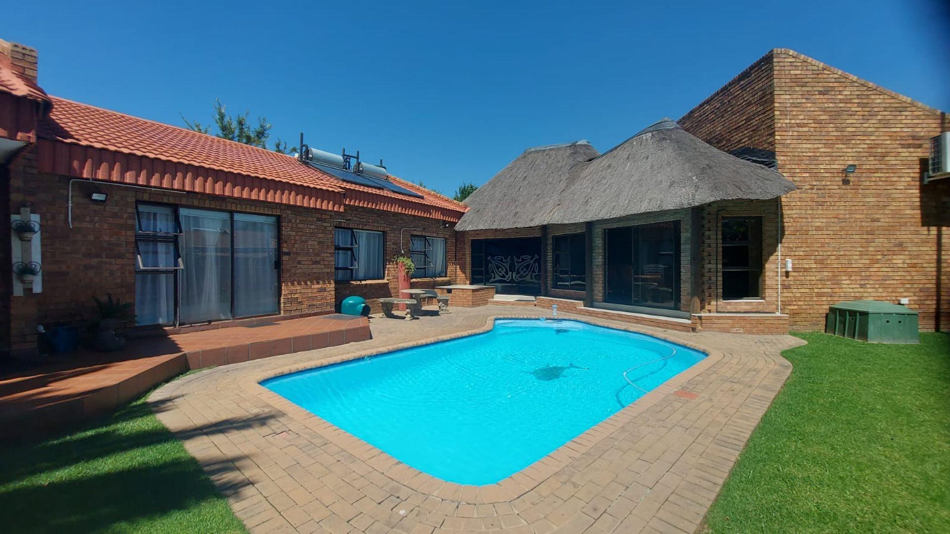 4 Bedroom House for sale in Vaalpark P24113958578