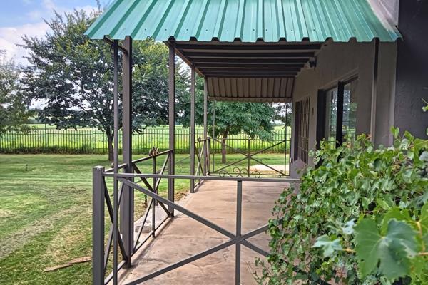 Rent R5500, Deposit R5500 Admin Fee R950

Farm style Cottages to rent 8 Km from 4 ways.
Ideal for Medical student or retired couple. ...