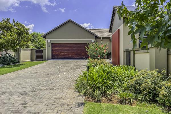 This charming and homely house is situated in the full title in Reitre@midstream. The open plan kitchen/scullery promotes family ...