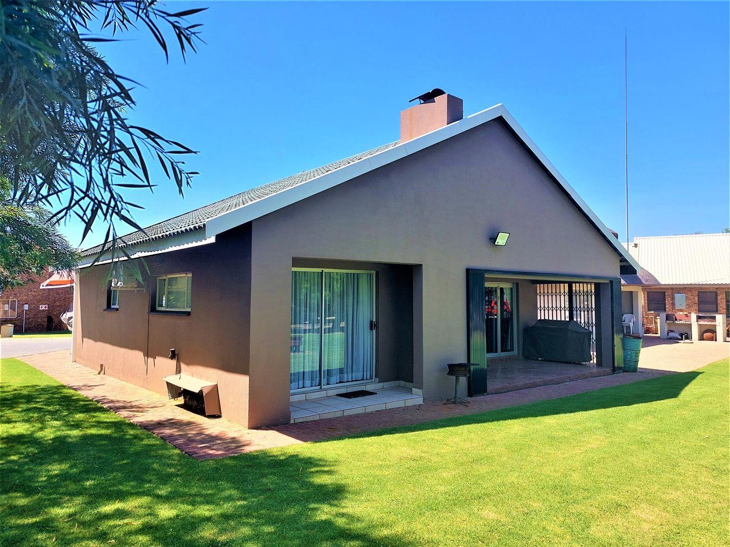3-bedroom-house-for-sale-in-vaal-marina-p24-112262201