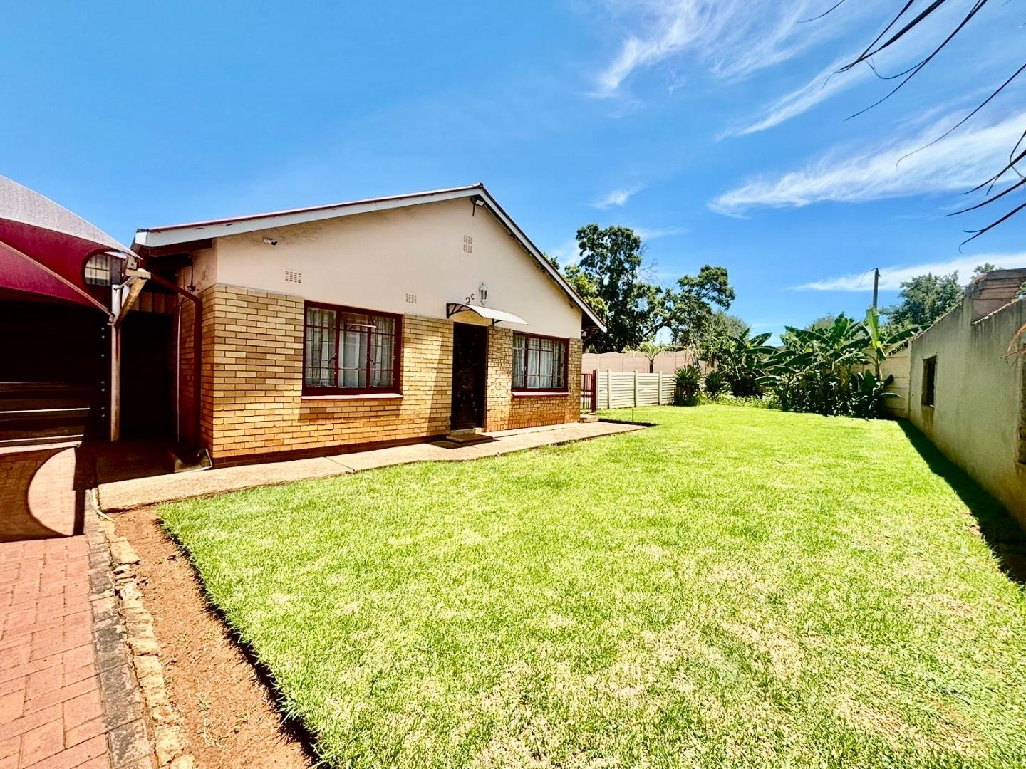 3 Bedroom House for sale in Vanderbijlpark CW 6 - P24-113962281