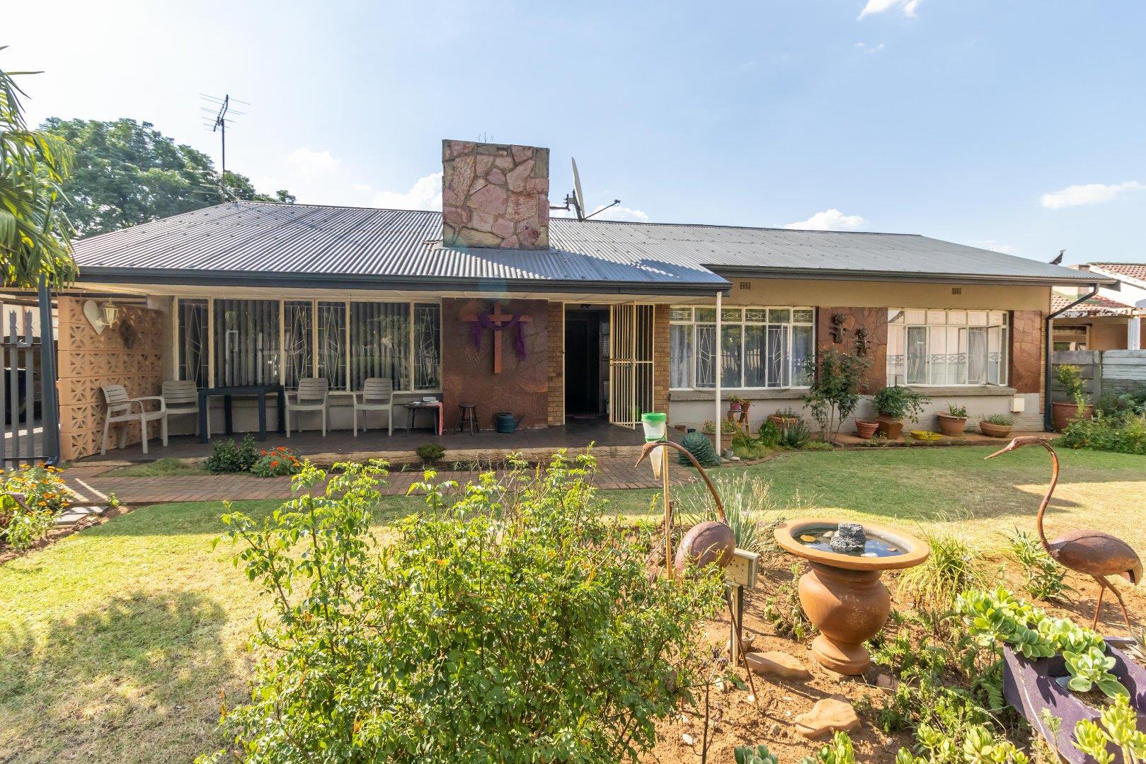 3 Bedroom House for sale in Strubenvale P24113962727