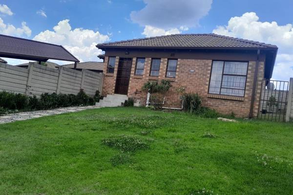 Medium family house in the Estates that is safe with a 2 Bedroom house that has a main room with an ensuite and a shower. 

The house ...