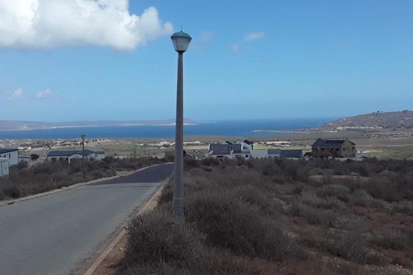 Unveil the potential of this prime vacant land within the prestigious Hoogland Estate, Saldanha. It offers the perfect canvas for ...