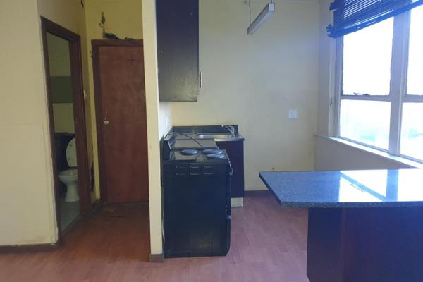 Beautiful bachelor unit located in the heart of Johannesburg CBD.

Highly secured and ...