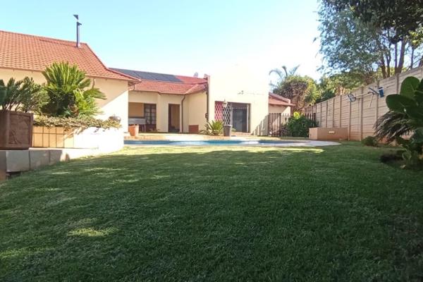 If you are looking for a property to house your extended family, then this property is the property for you. 

This modern spacious ...