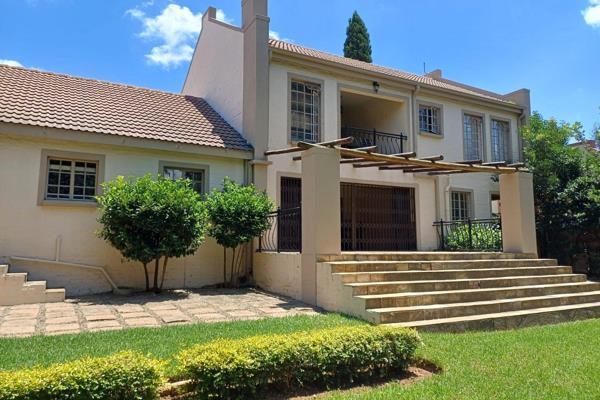 Available for long-term rent. This truly phenomenal four bedroom townhouse is situated in a secure complex in Heidelberg Central - ...