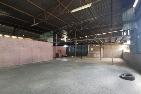 750m2 Spacious warehouse available for lease in Uraniaville, Klerksdorp - ideal for all your storage 

This spacious 750m2 Warehouse ...