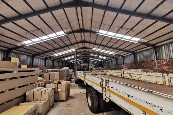 Spacious 1252m2 warehouse available in Prime location for rent in Uraniaville, Klerksdorp. 

This spacious industrial property is ...