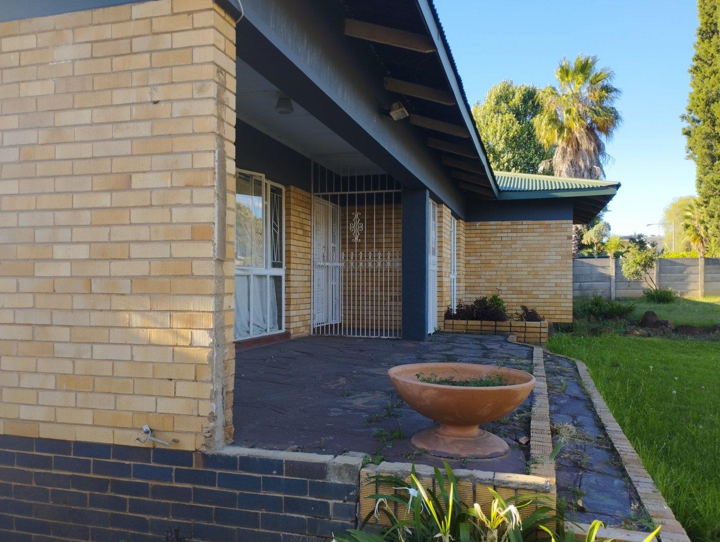 4 Bedroom House for sale in Vanderbijlpark SW 5 P24113966023