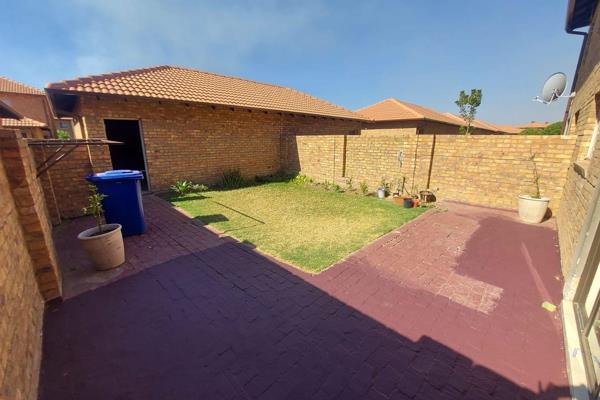 3 Bedroom Duplex for sale in Annlin

This property offers:

Lounge area fitted with ...