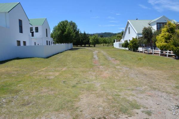 This plot is 750m&#178; and level to build on.

The house can be planned as such with a more south eastern view towards the ...