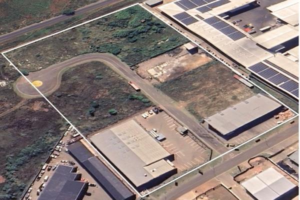 FOR SALE – Industrial Land - Clayville.
A building of a 800m2 unit can be done per customer specification.
Size: Land size plus minus ...