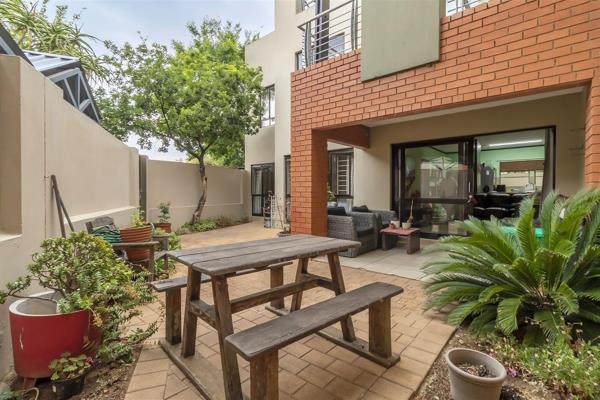 Two bedroom garden apartment living 

This well presented unit is positioned in a quiet corner of the complex. 

Two carpeted bedrooms ...