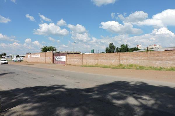 Industrial Property offering Great Exposure and Ample Industrial Accomodation
(Erf Size 9696m&#178;)
3 400 sqm Enclosed ...