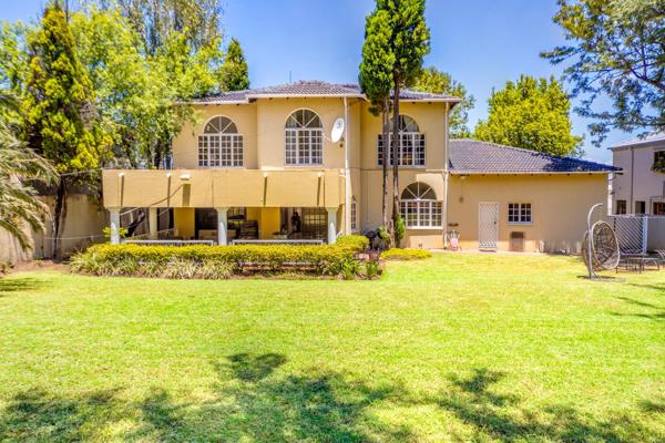 *On show Strictly by appointment *

With approximately 300m2 under roof and situated within the prestigious Kyalami Estate, this ...