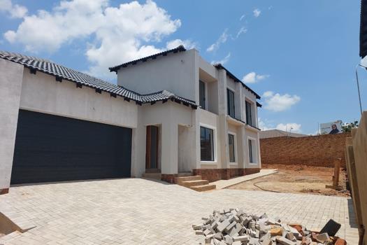 4 Bedroom House for sale in Thatchfield Estate