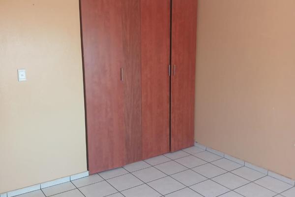 Large 1 bedroom, bathroom, lounge and kitchen.
Neat and clean complex. 
Close to public transport main roads.