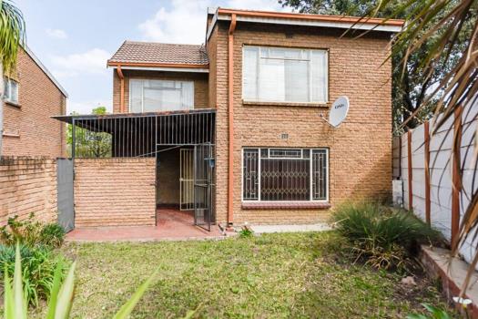 3 Bedroom Townhouse for sale in Vereeniging Central