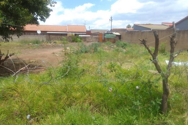 Well located near entrance to Ennerdale. Flat corner stand . Walled on two sides. water ...