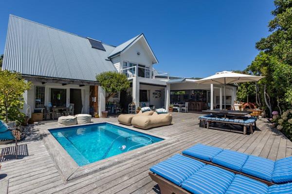 4 Bedrooms/4 Bathrooms – Sleeps 8

Leave the car keys behind!
Fantastic location to ...
