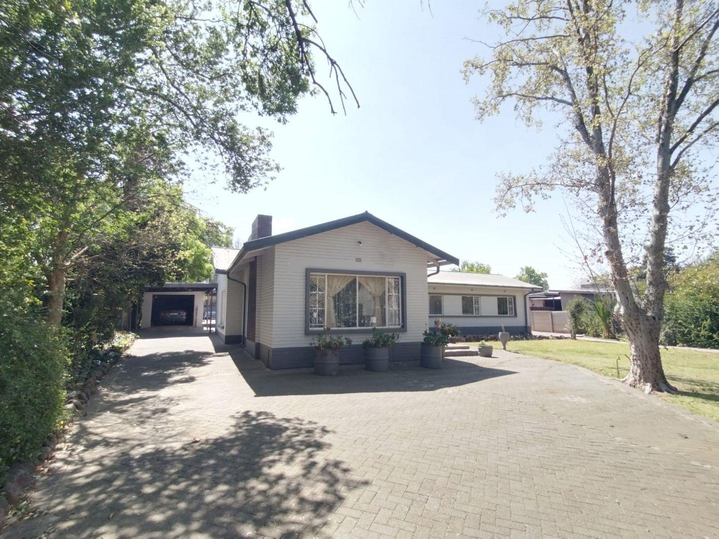 5 Bedroom House for sale in Bayswater P24113981198