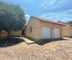 Townhouse for sale in Mooikloof Ridge