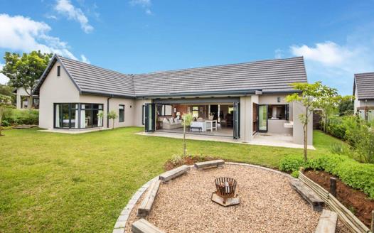 4 Bedroom House for sale in Cotswold Downs Golf & Country Estate