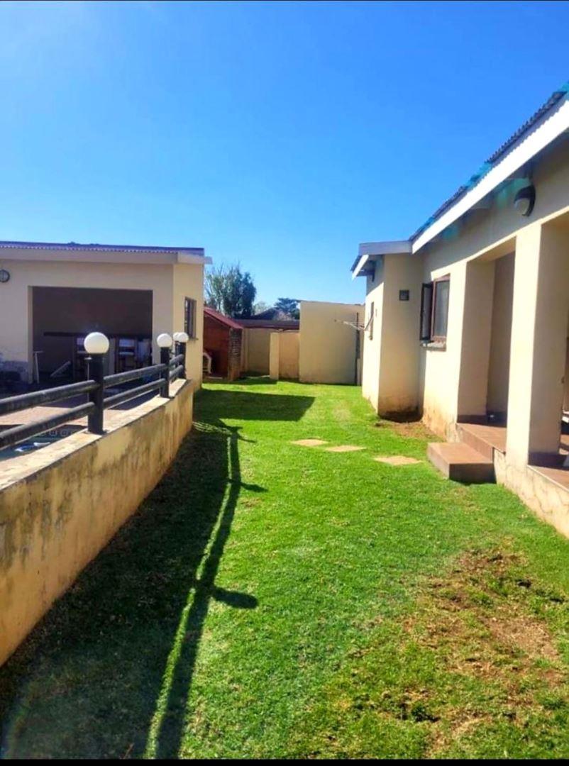 3 Bedroom House for sale in Brakpan Central - P24-113983099