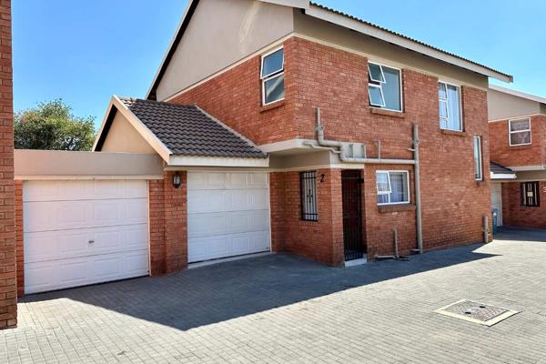 Welcome to this stunning duplex cluster that offers spacious and open plan living areas. Step into the inviting lounge, dining room ...