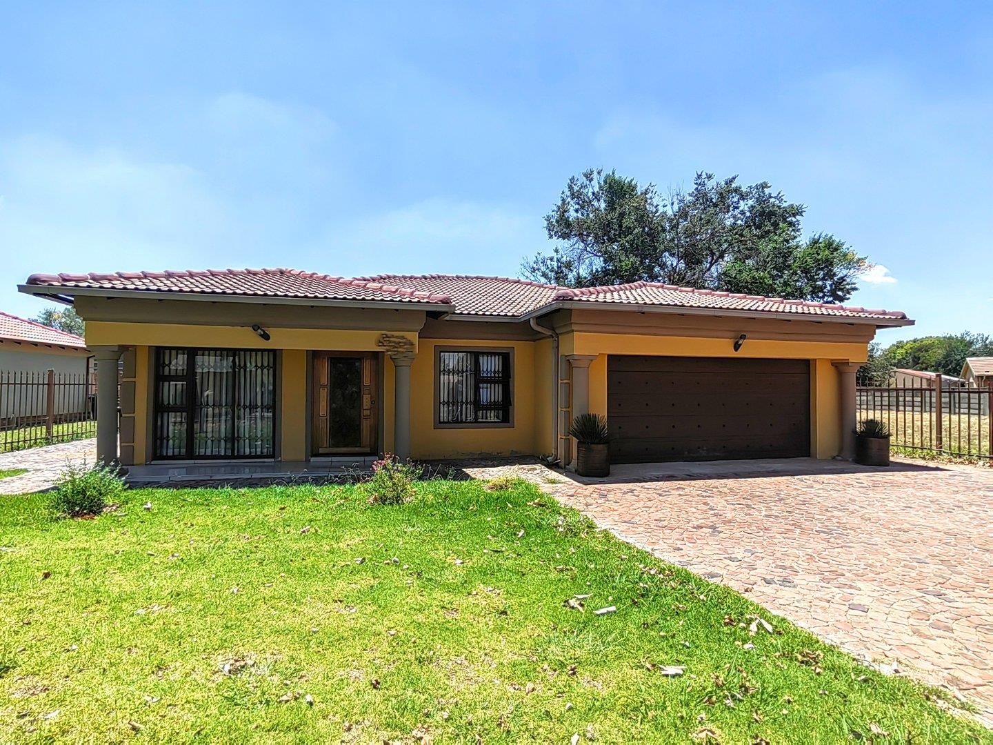 4 Bedroom House for sale in Strubenvale P24113985226