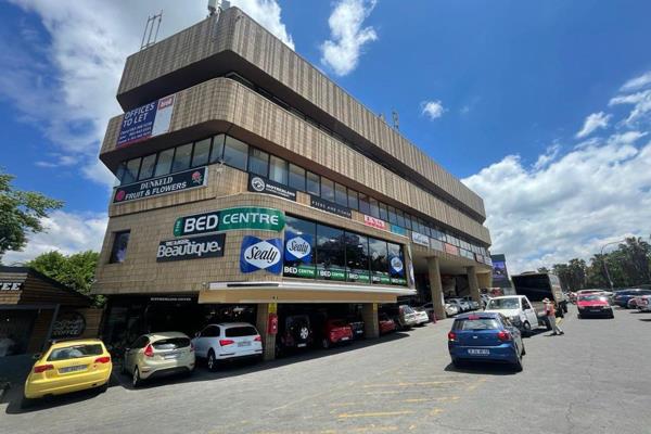 This prime 2nd floor office measuring 524sqm is available to Let immediately.   The ...