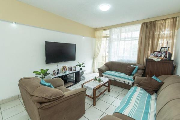 5 Minute Walk to the Beach!
Welcome to paradise at an affordable price.
This neatly ...