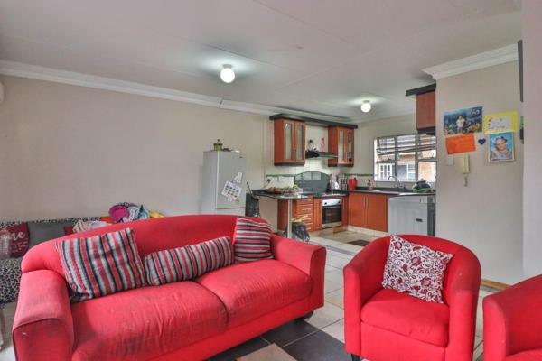 Welcome to this stunning, cozy flat in Delroc, well maintained complex, centrally located. Ideal buy for a first time buyer. Fully ...