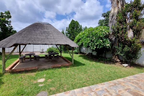 Well-kept 4-bedroom home ideal for a large family or a very good rental income investment. 

Close proximity to Tswhane South College ...