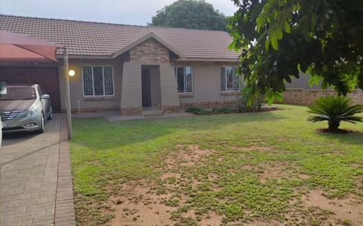 3 Bedroom House for sale in Waterval East