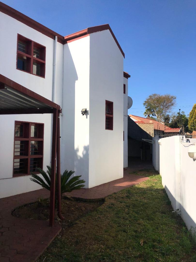 Pierre Van Ryneveld Property Houses for sale in Pierre Van Ryneveld