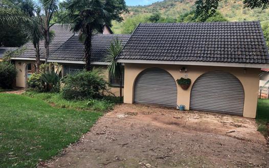 6 Bedroom House for sale in Kloofendal